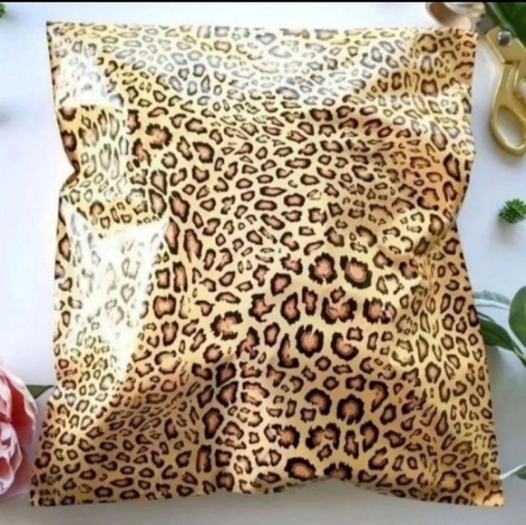 Other - Poly mailers leopard